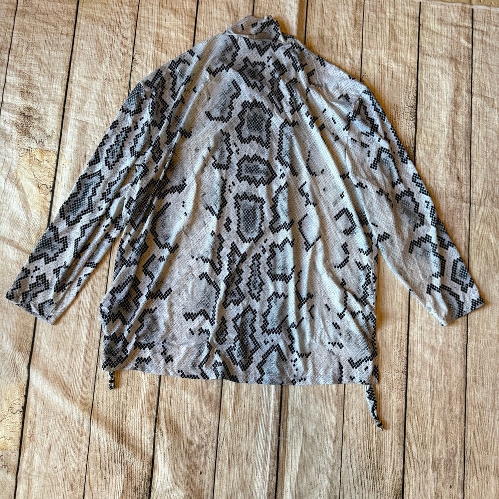 SUNSENSE by JAMIE SADOCK Ultralight Gray Black Snakeskin Print Sz XL Longsleeve - Picture 7 of 13